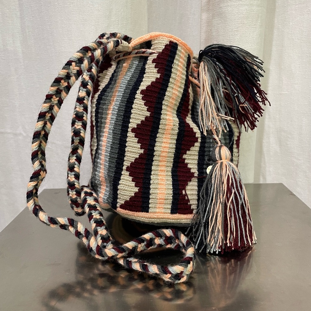 Guanabana Crossbody Bag M in Macau